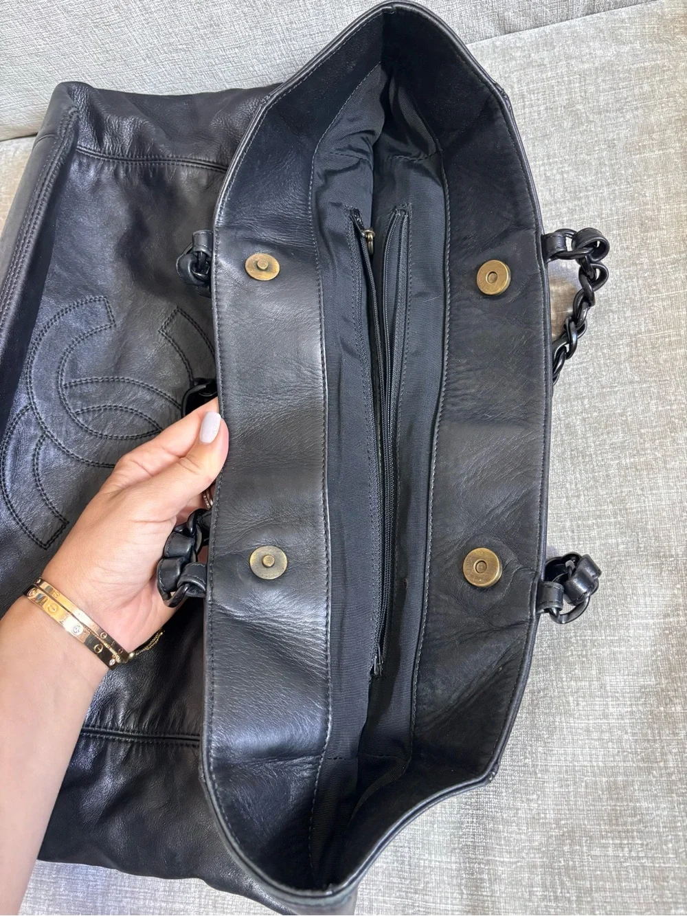 Authentic CHANEL black leather Bekko chain tote